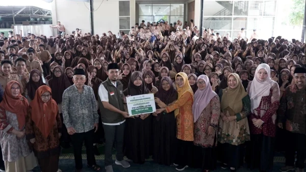 LAZISNU Jatim Terima Donasi Yayasan Khadijah untuk Bencana Aceh-Sumatra