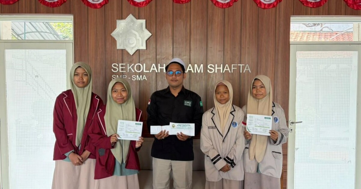 Giliran Sekolah Islam Shafta Salurkan Donasi Bencana Flores Lewat LAZISNU Jatim