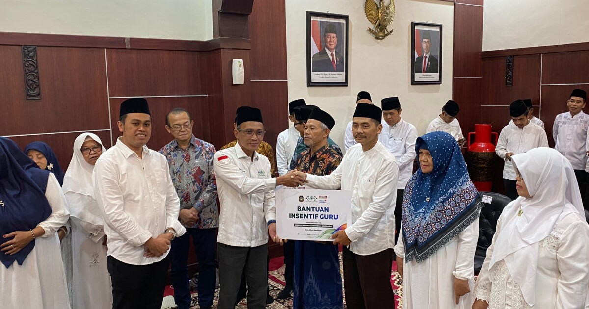 Pemkot Blitar Gandeng LAZISNU-Indomaret Serahkan B ...