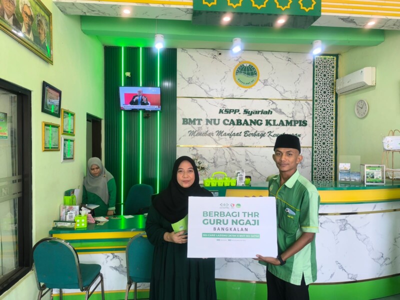 Berbagi THR Guru Ngaji